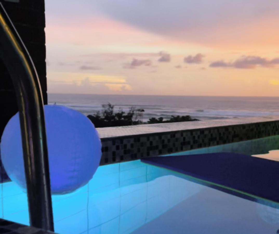 The Palms Resort & Bar San Narciso Екстер'єр фото