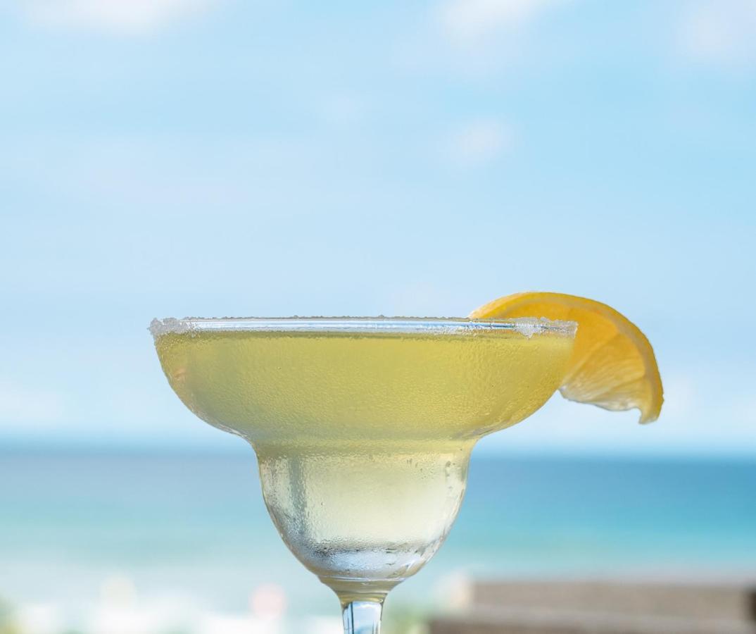 The Palms Resort & Bar San Narciso Екстер'єр фото