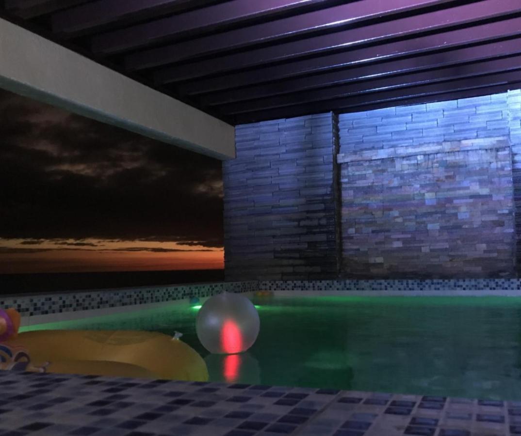 The Palms Resort & Bar San Narciso Екстер'єр фото