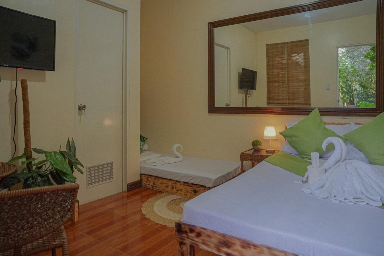The Palms Resort & Bar San Narciso Екстер'єр фото