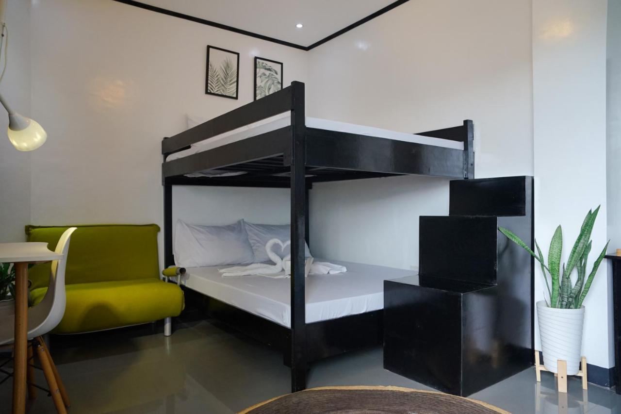 The Palms Resort & Bar San Narciso Екстер'єр фото