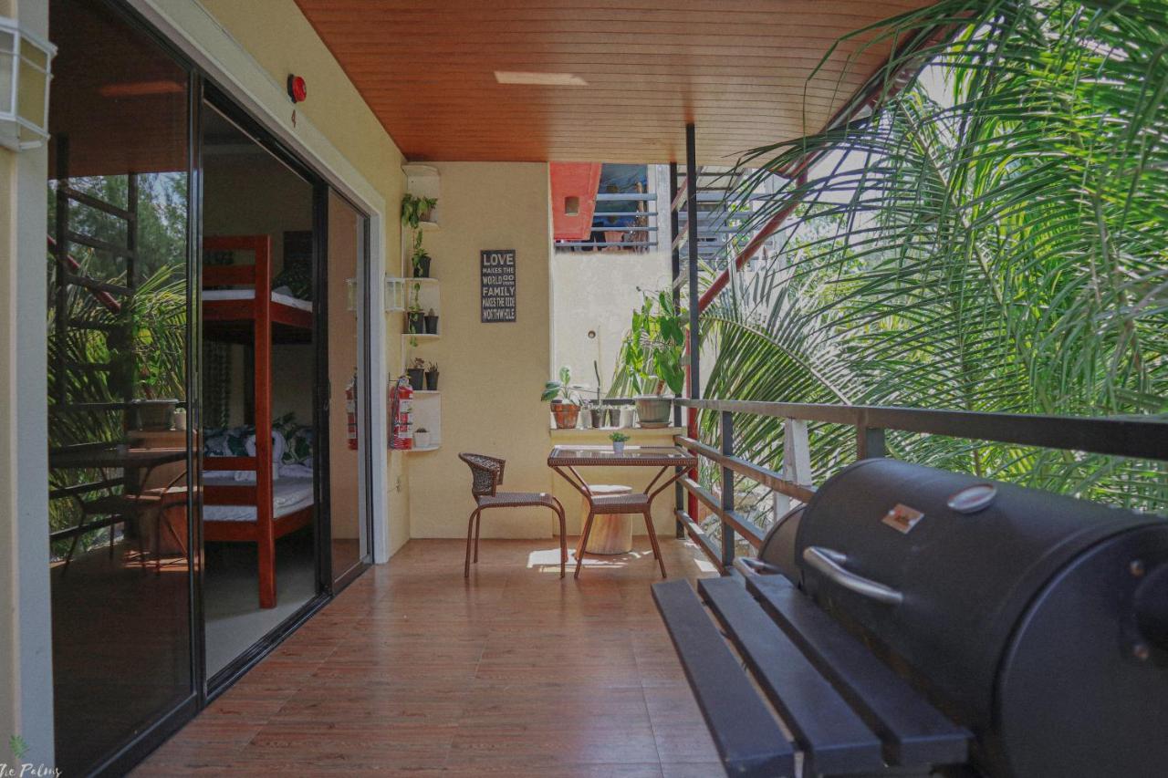 The Palms Resort & Bar San Narciso Екстер'єр фото